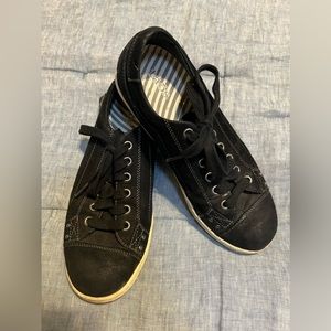 Taos Black Capitol Suede & Leather Sneaker Size 8 GUC